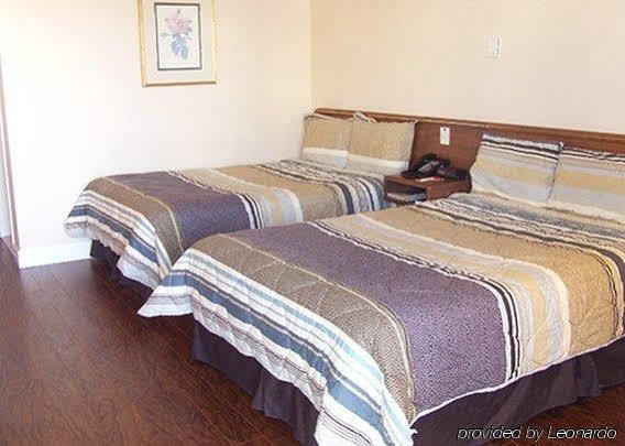Econo Hotel 3*