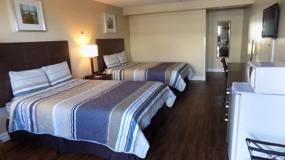 Econo Hotel 3*